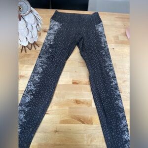 Wunder Under High Rise Legging - Resale size 10